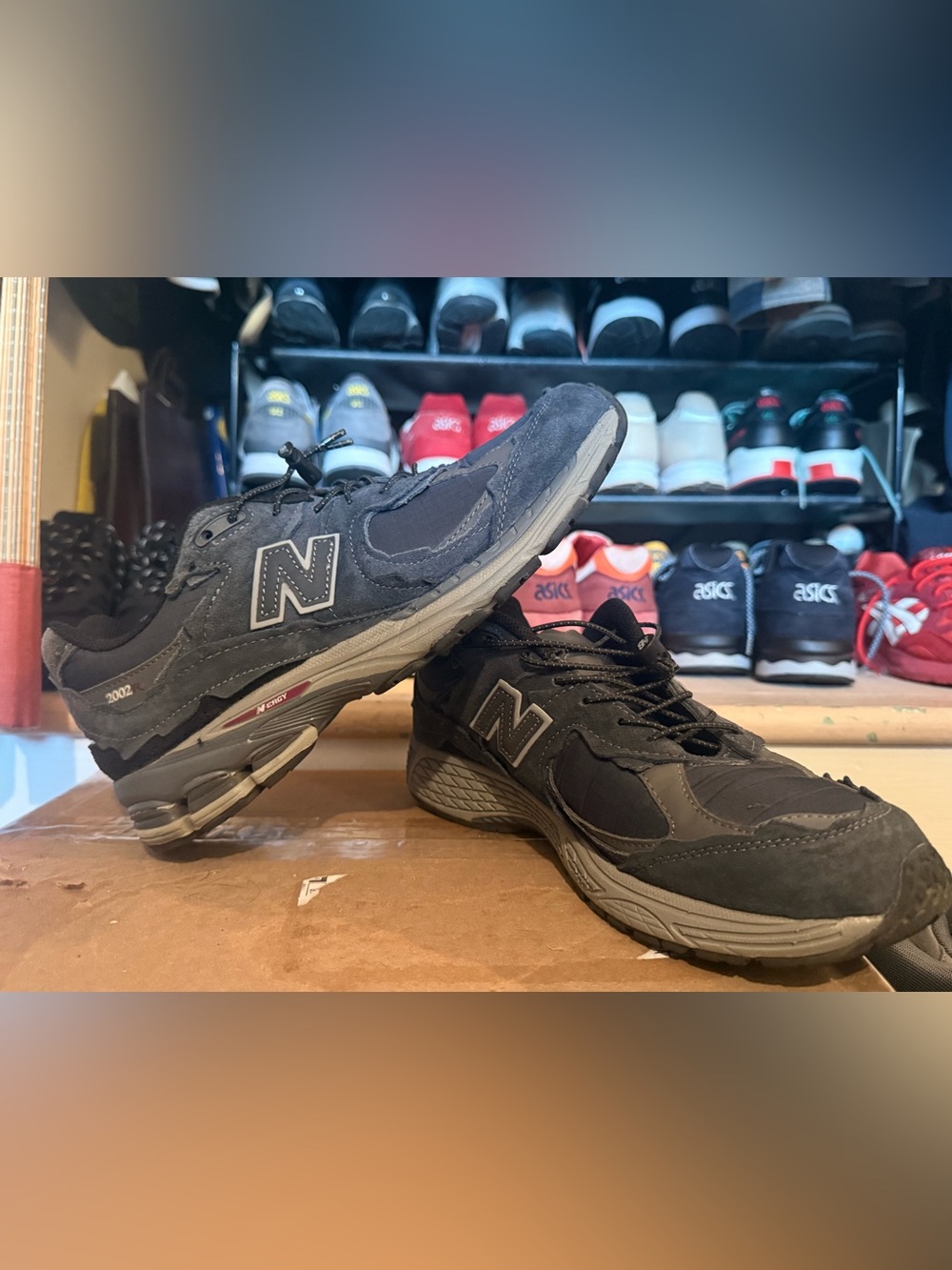New Balance Men's Black and Gray Athletic Sneakers